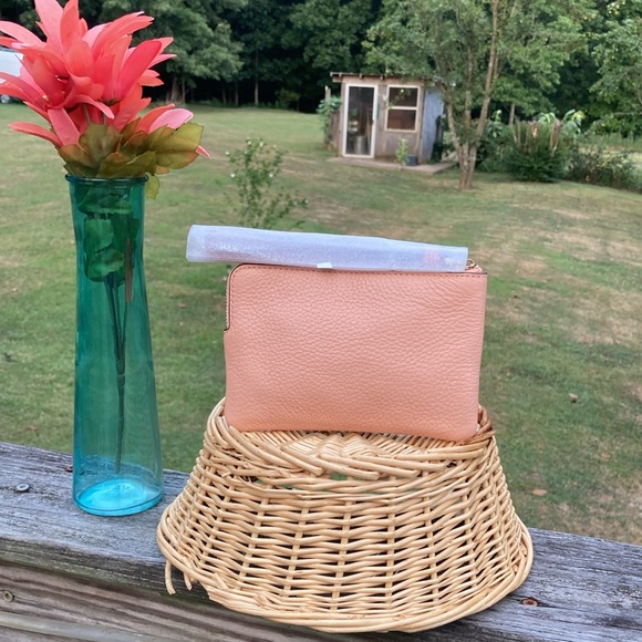 Coach IM/Faded Blush Multi. HORSE & CARRIAGE wristlet. NWT - Picture 2 of 5